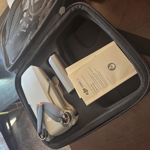 DJI Mini SE Gray Camera Drone | 2.7K | 30-Min Flight Time - Picture 2 of 4